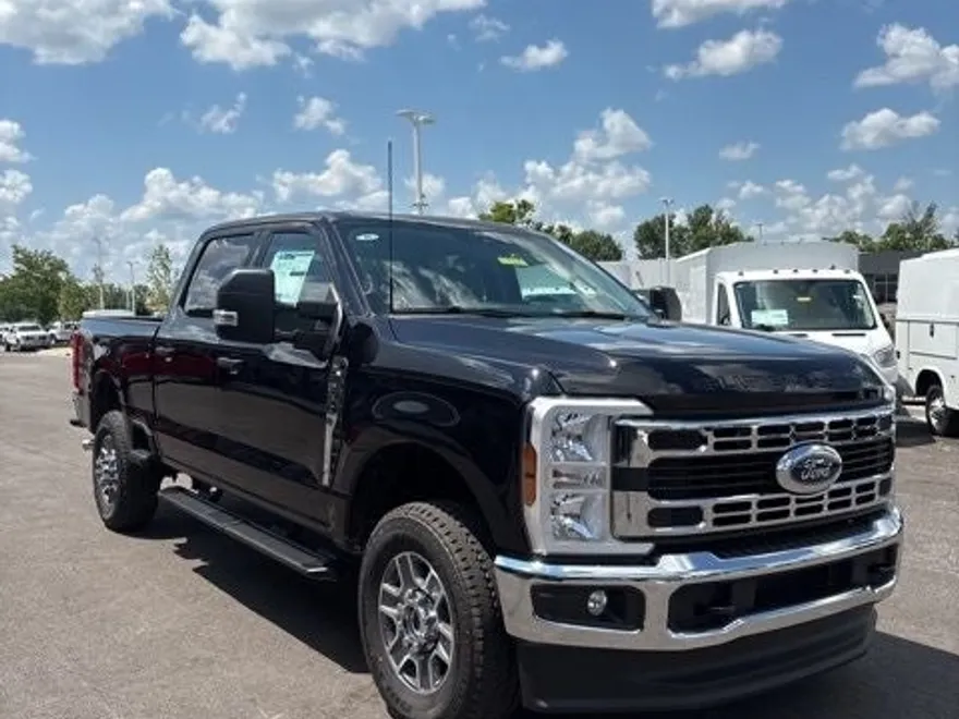 2025 Ford F-350 XLT photo 1