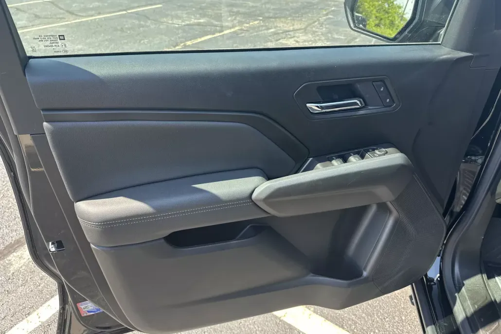 2025 Chevrolet Colorado Work Truck LT photo 1