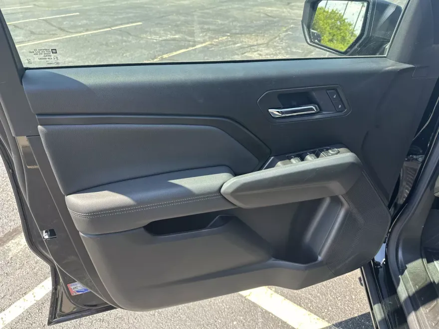 2025 Chevrolet Colorado Work Truck LT photo 1