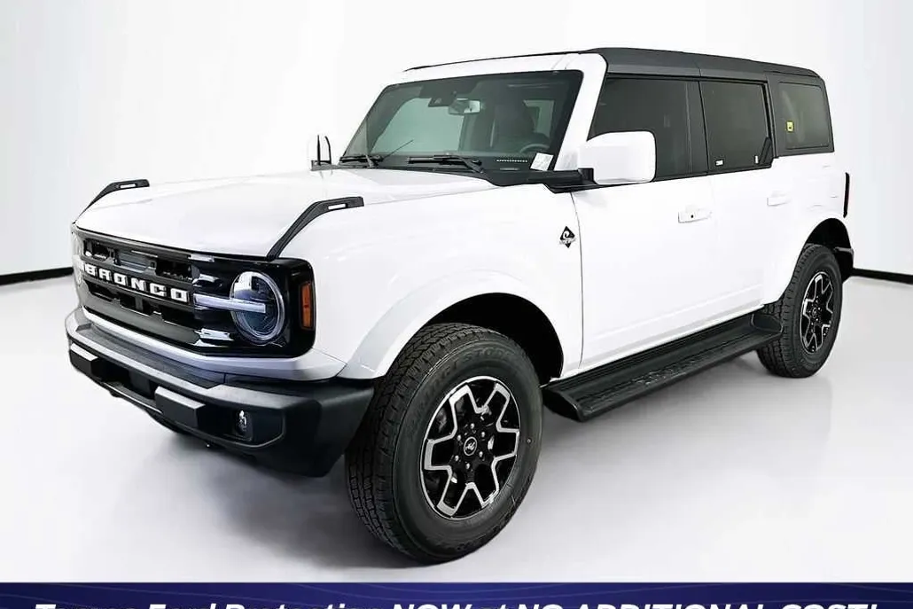 2025 Ford Bronco Outer Banks photo 1
