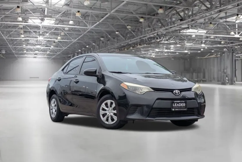 2014 Toyota Corolla LE photo 1