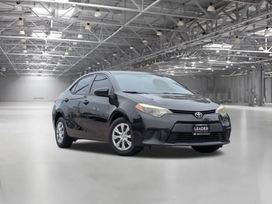 2014 Toyota Corolla LE photo 1