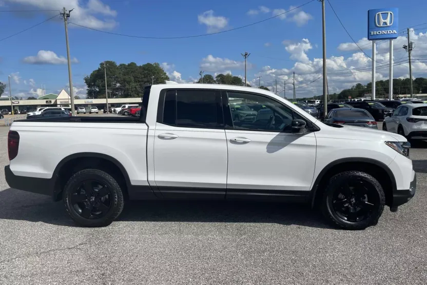 2026 Honda Ridgeline Black Edition photo 1
