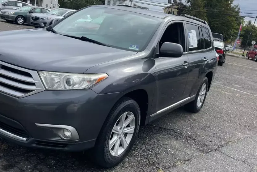2013 Toyota Highlander SE photo 1