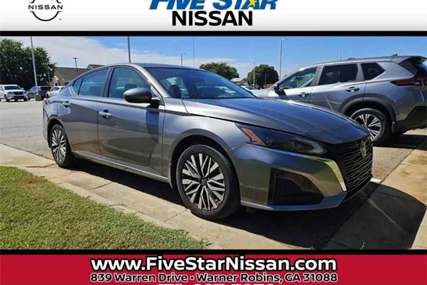 2023 Nissan Altima 2.5 SV photo 1