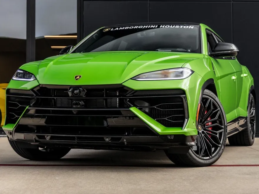 2025 Lamborghini Urus SE photo 1