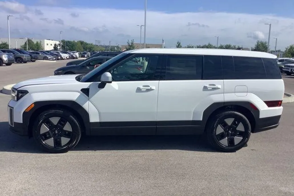 2026 Hyundai Santa Fe SE photo 1
