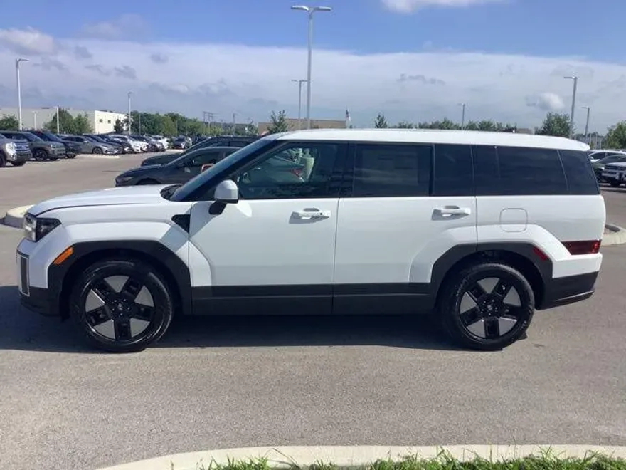 2026 Hyundai Santa Fe SE photo 1