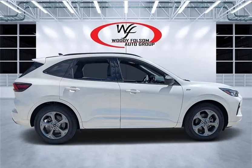2024 Ford Escape ST-Line photo 1