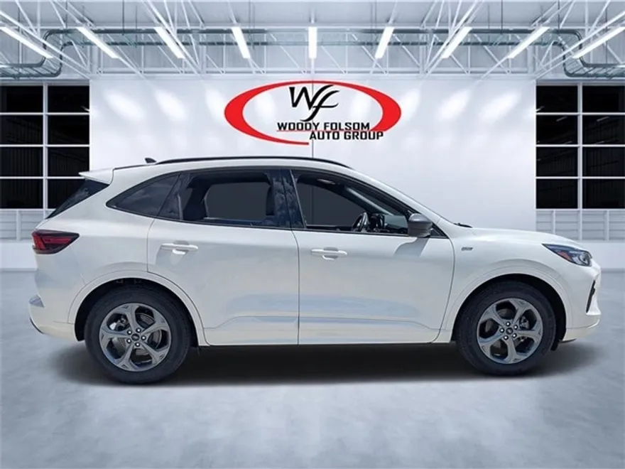 2024 Ford Escape ST-Line photo 1