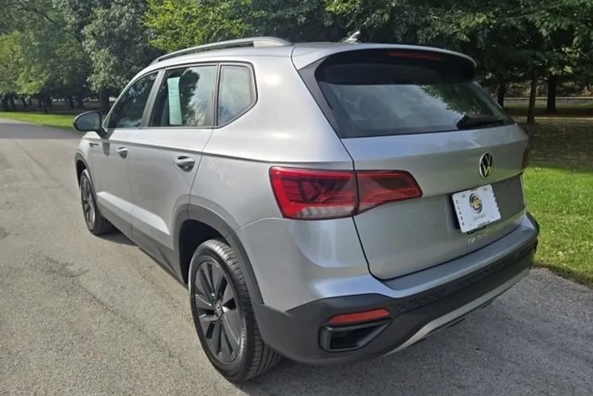2022 Volkswagen Taos S photo 1
