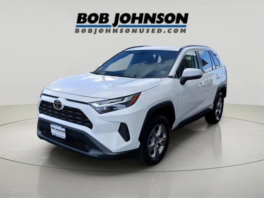 2022 Toyota RAV4 XLE photo 1