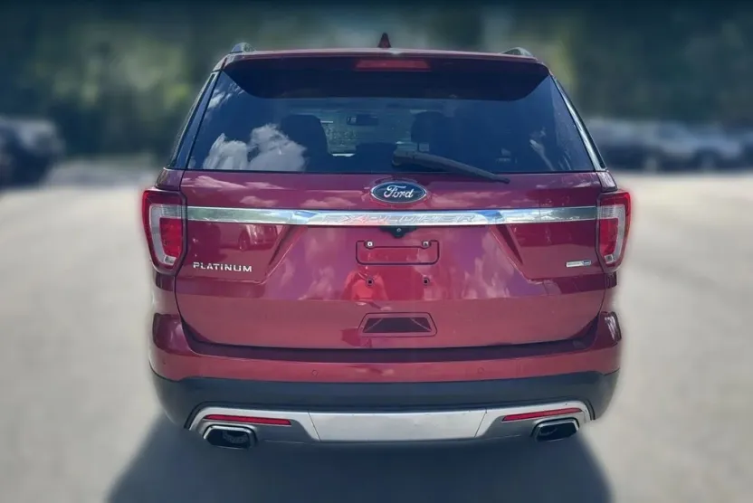 2016 Ford Explorer Platinum Sport photo 1