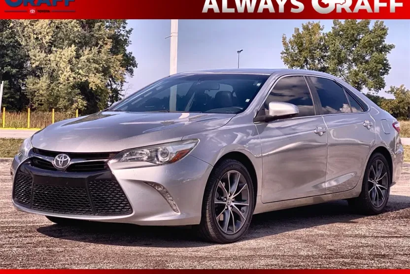2016 Toyota Camry XLE photo 1