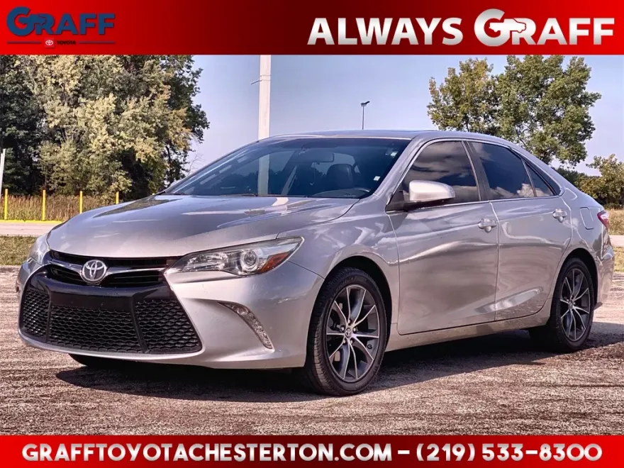 2016 Toyota Camry XLE photo 1