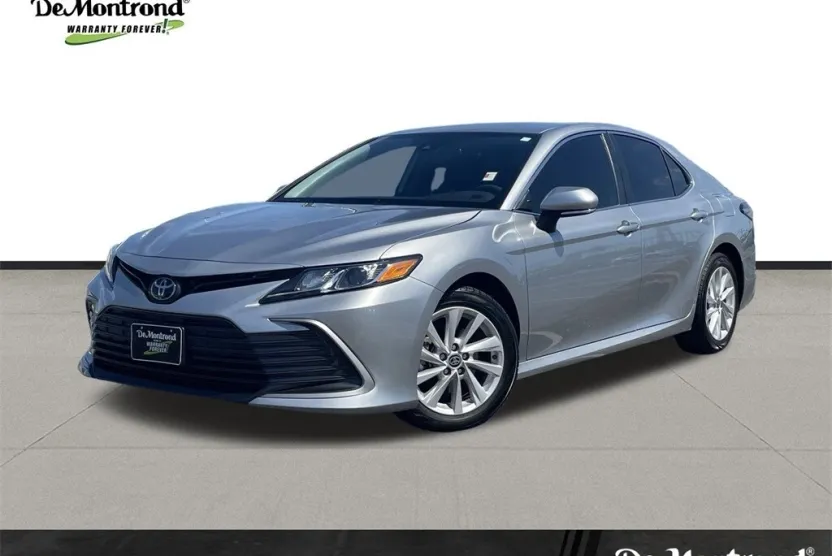 2023 Toyota Camry LE photo 1