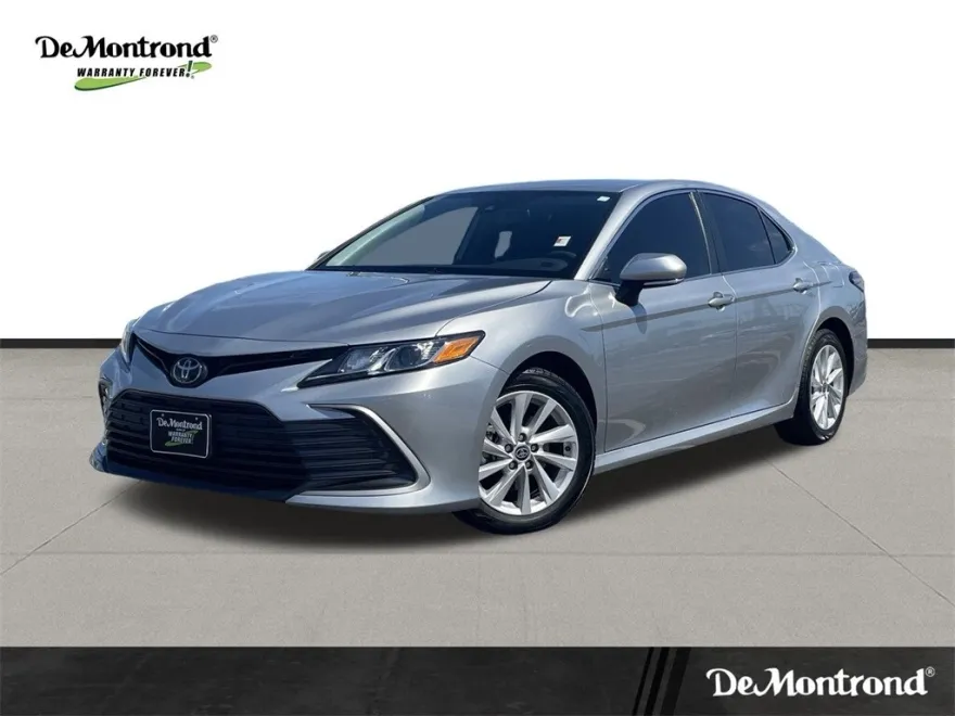 2023 Toyota Camry LE photo 1