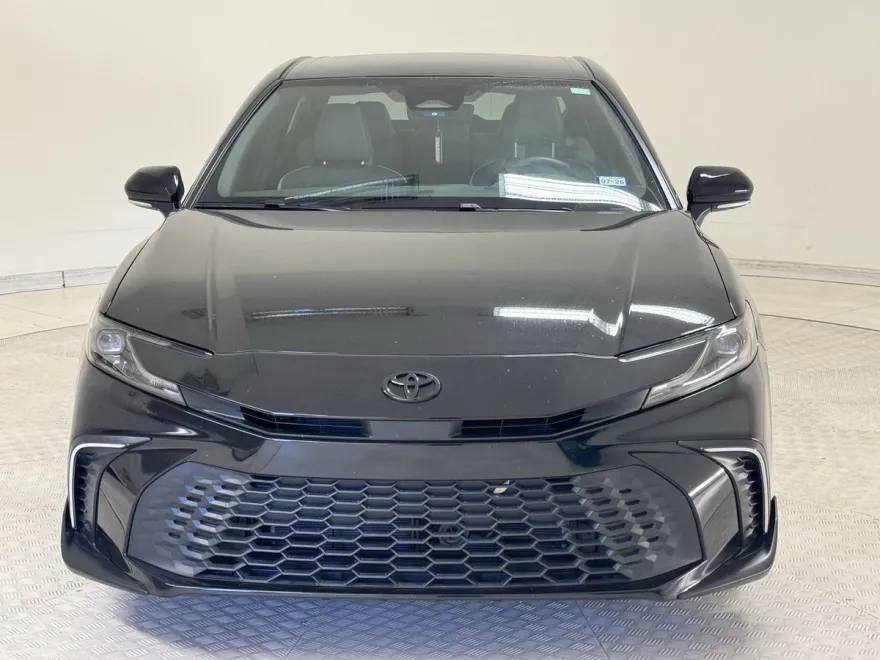 2025 Toyota Camry SE photo 1