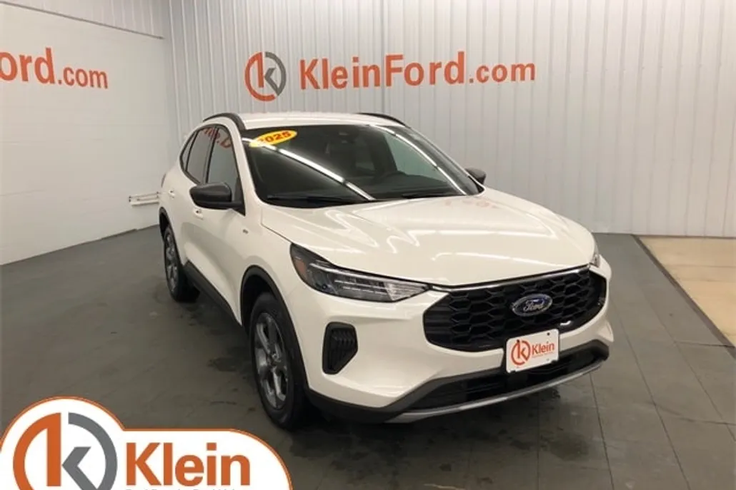 2025 Ford Escape ST-Line photo 1