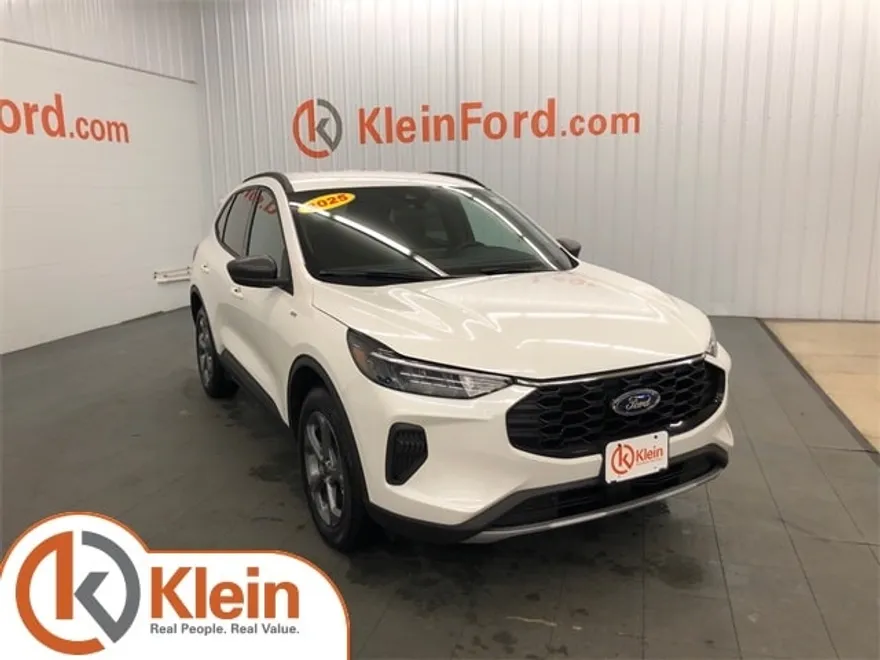 2025 Ford Escape ST-Line photo 1