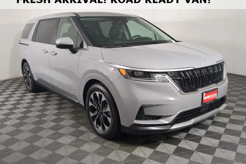 2024 Kia Carnival EX photo 1