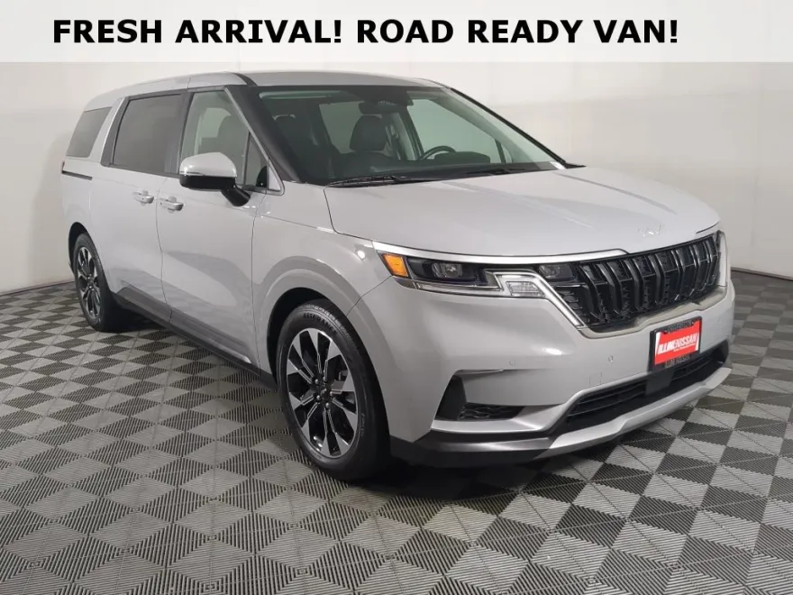 2024 Kia Carnival EX photo 1