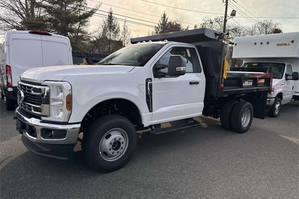 2025 Ford F-350 photo 1