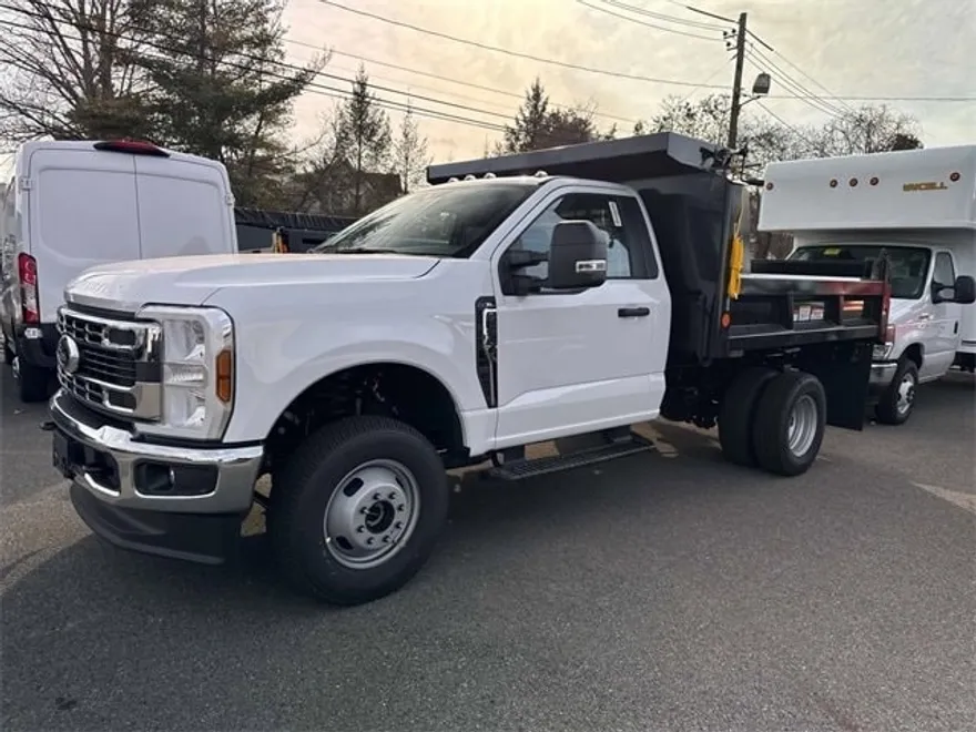 2025 Ford F-350 photo 1