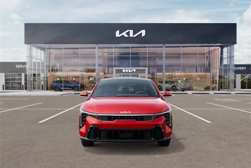 2025 Kia K4 GT-Line photo 1