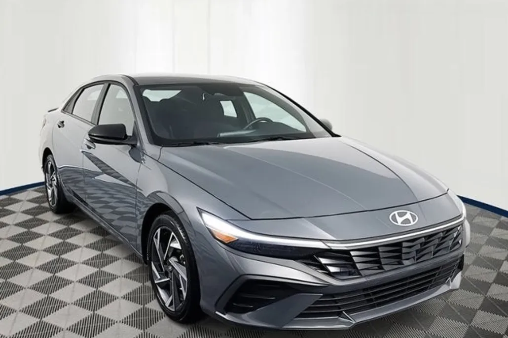 2025 Hyundai Elantra SEL Sport photo 1