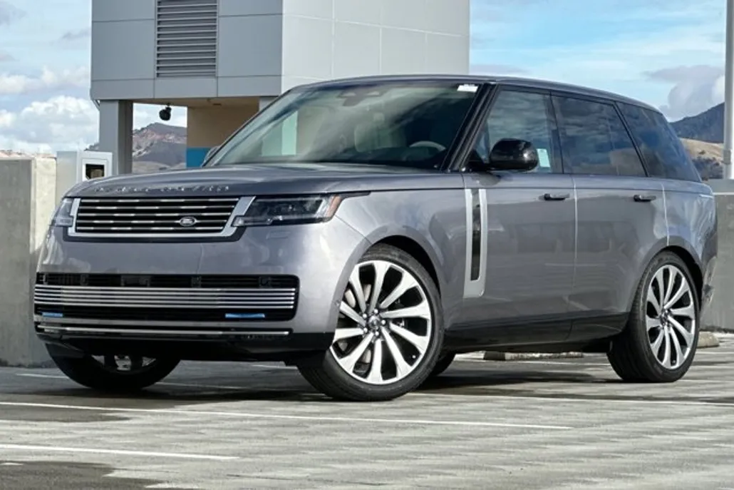 2025 Land Rover Range Rover SV photo 1