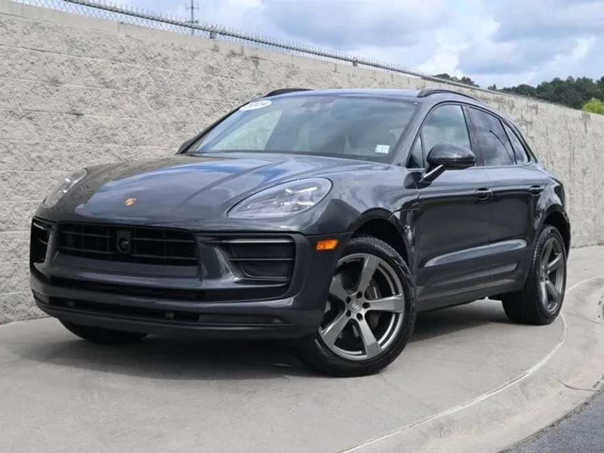 2024 Porsche Macan T photo 1