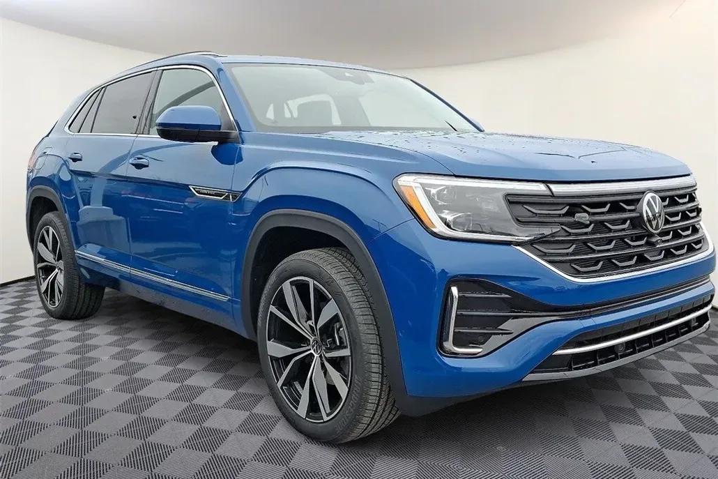 2025 Volkswagen Atlas Cross Sport SEL Premium R-Line photo 1