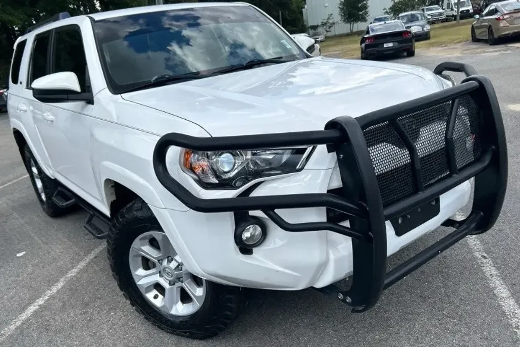 2019 Toyota 4Runner SR5 photo 1