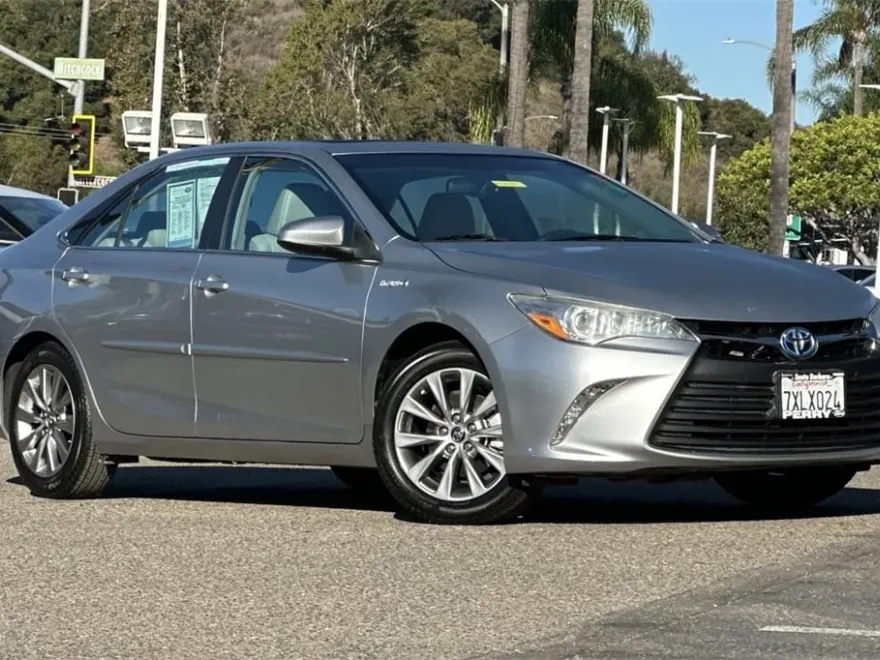 2017 Toyota Camry Hybrid XLE photo 1