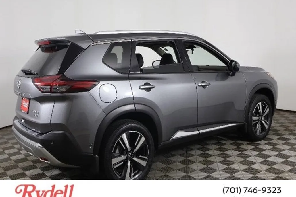 2022 Nissan Rogue Platinum photo 1