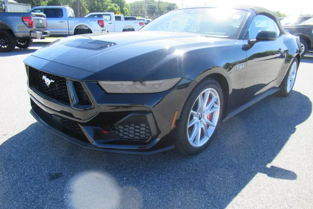 2025 Ford Mustang GT Premium Convertible photo 1