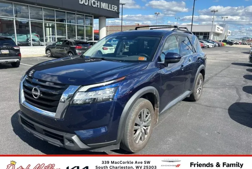 2022 Nissan Pathfinder SV photo 1
