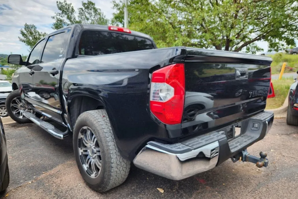 2016 Toyota Tundra SR5 CrewMax photo 1