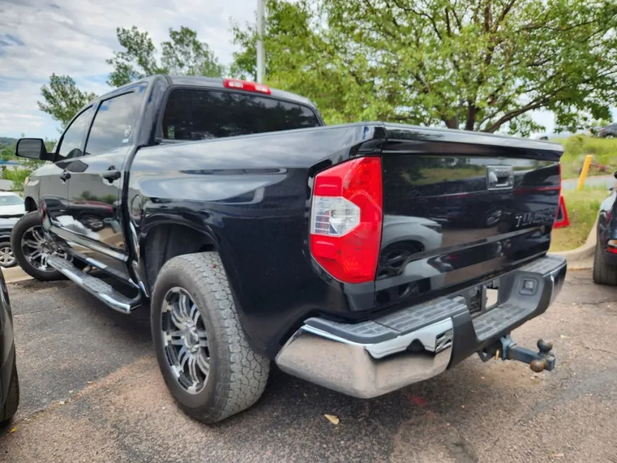 2016 Toyota Tundra SR5 CrewMax photo 1