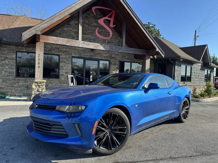 2016 Chevrolet Camaro 2LT photo 1