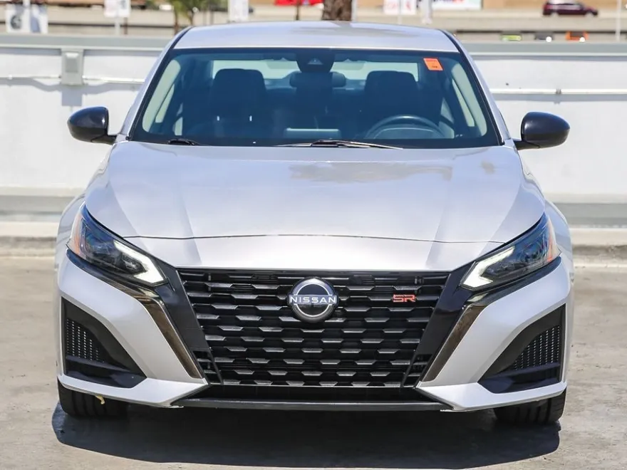 2023 Nissan Altima 2.5 SR photo 1