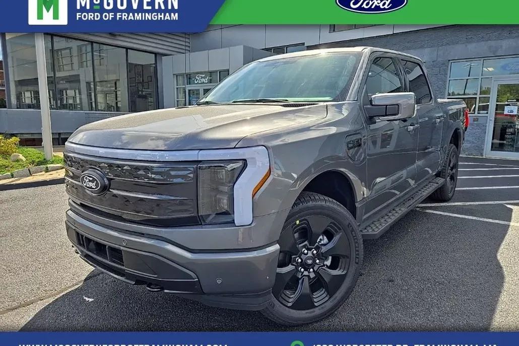 2025 Ford F-150 Lightning Platinum photo 1