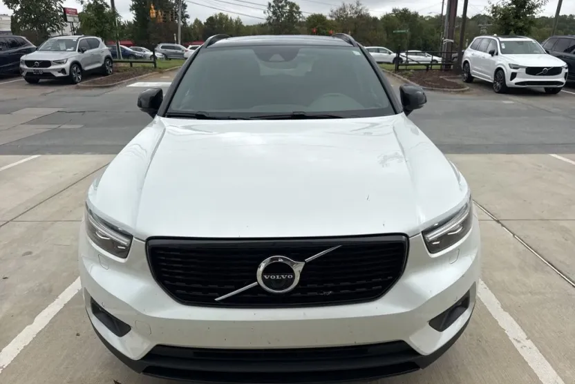 2021 Volvo XC40 T5 R-Design photo 1