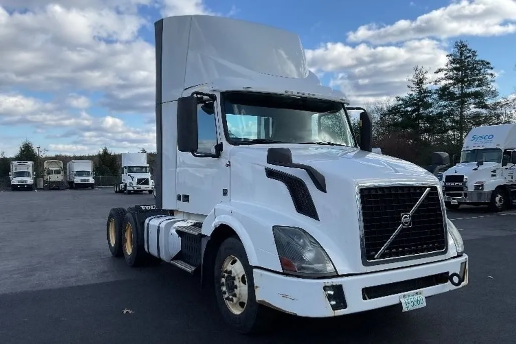 2015 Volvo Truck VNL photo 1