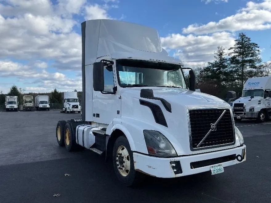 2015 Volvo Truck VNL photo 1