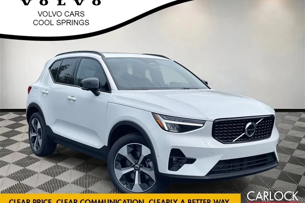 2025 Volvo XC40 Plus photo 1