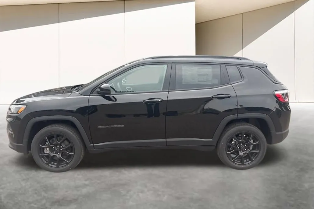 2025 Jeep Compass Latitude photo 1