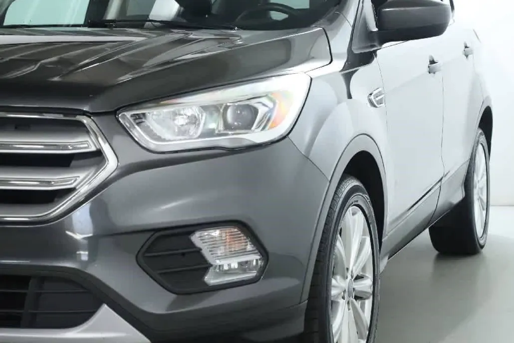 2019 Ford Escape SEL photo 1