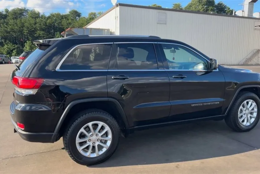 2021 Jeep Grand Cherokee Laredo E photo 1